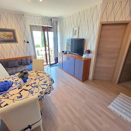 Apartman In 15388 *